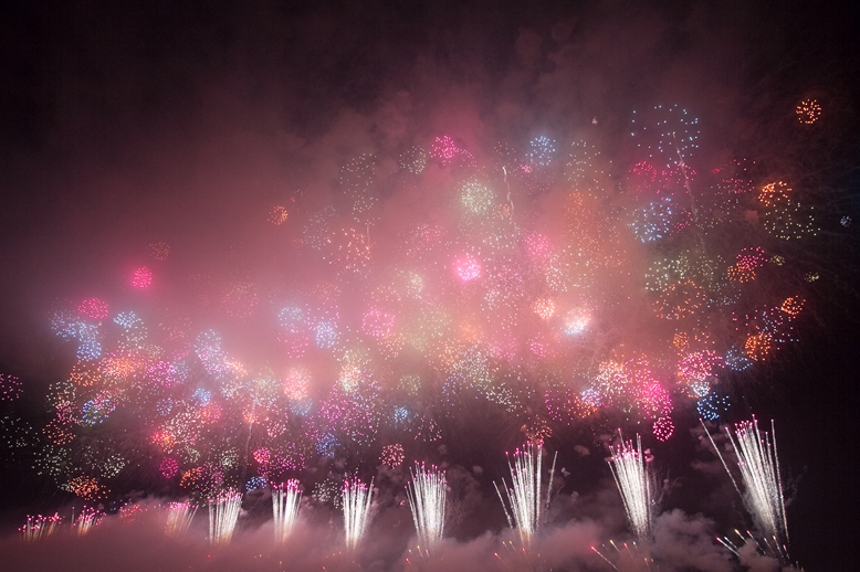 開催決定 17年大曲の花火会場が雨でヤバイ状況で中止 第91回大曲の花火全国花火競技大会現地の状況や開催情報など この素晴らしいマイルに祝福を 開催決定 17年大曲の花火会場が雨でヤバイ状況で中止 第91回大曲の花火全国花火競技大会現地の状況や開催情報など この素晴らしいマイルに祝福を